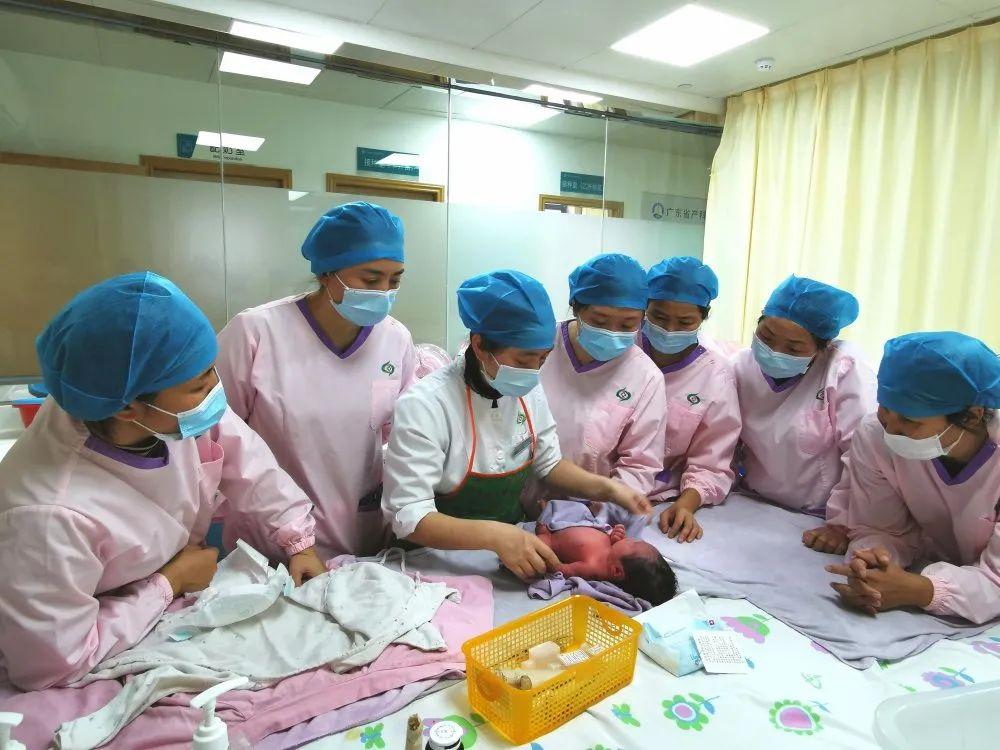 康定市妇婴监护型护送